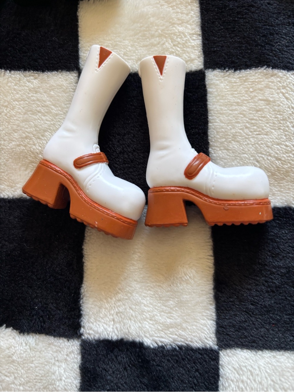 white and tan boots for the original 1st Edition Bratz Cloe doll